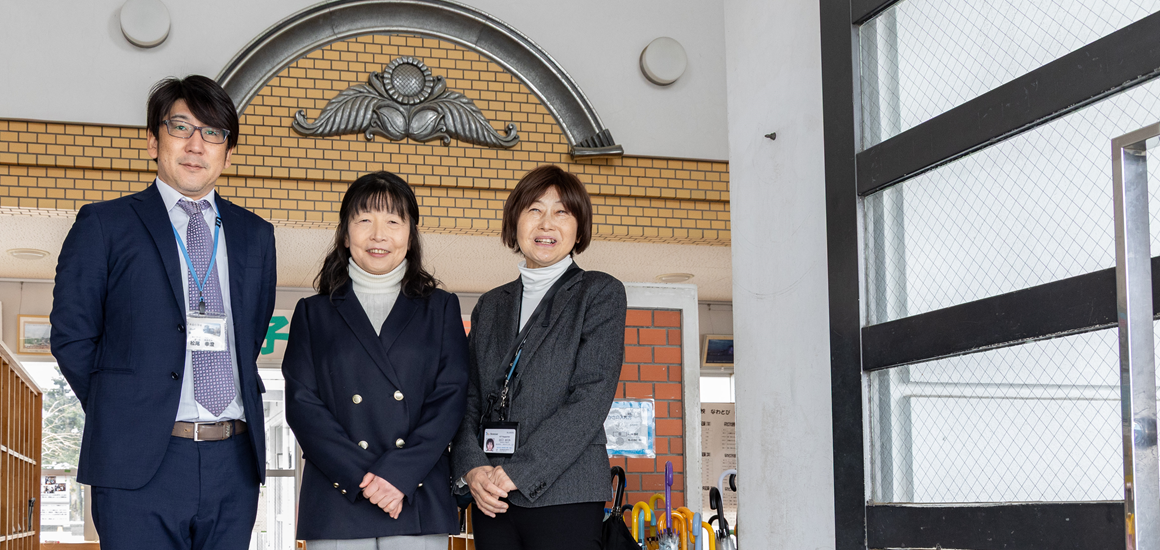 滋賀県甲賀市立土山小学校 玉井まゆみ 校長先生、 松尾幸澄 教務主任、谷口めぐみ ICT支援員