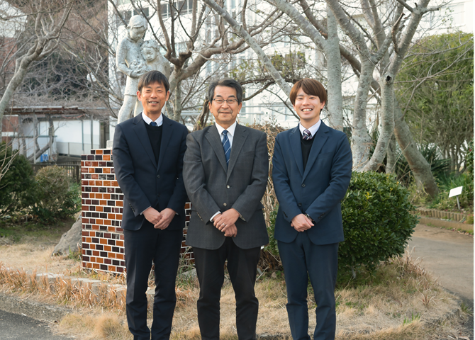 長崎県壱岐市立石田小学校 矢野 貞弘校長先生、赤木 進也教頭先生、山内 勇先生