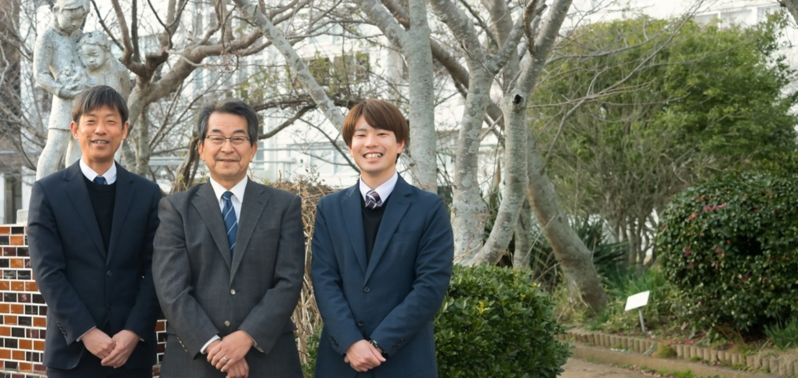 長崎県壱岐市立石田小学校 矢野 貞弘校長先生、赤木 進也教頭先生、山内 勇先生